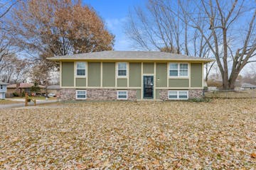 504 SW Shamrock Pl Blue Springs, MO 64014